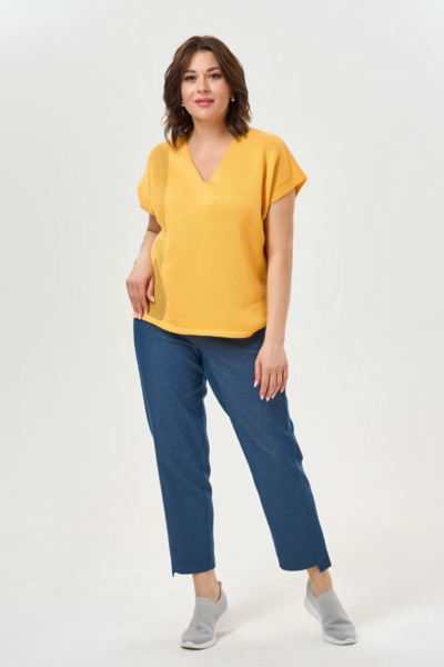 Джемпер с V-вырезом горчичный вязаный прямого силуэта La Diano