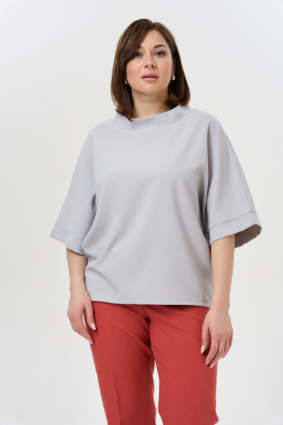 Льняная блузка свободного кроя с воротником-стойкой