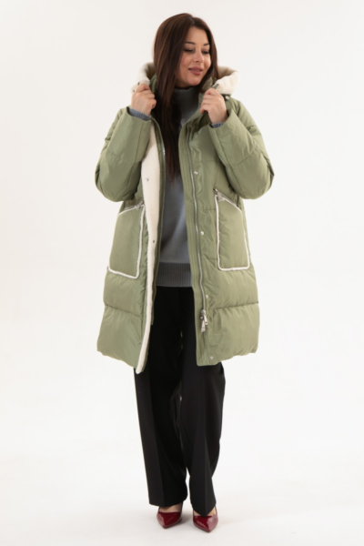 Пуховик оливковый длинный с капюшоном и мехом зимний женский La Diano