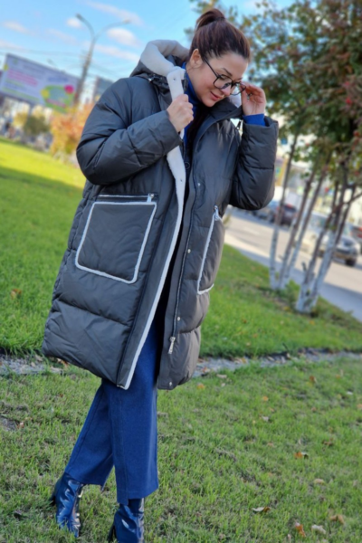 Пуховик средней длины с капюшоном и мехом серый зимний La Diano