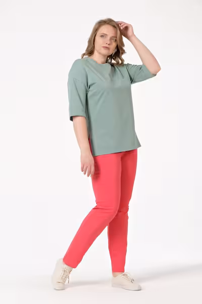 Брюки зауженные спортивного стиля с высокой посадкой женские