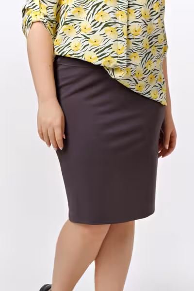 Юбка зауженная трикотажная ниже колена классическая складки