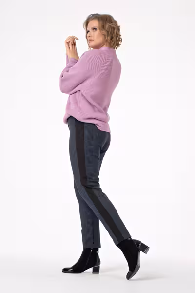 Зауженные брюки с лампасами женские укороченные классические