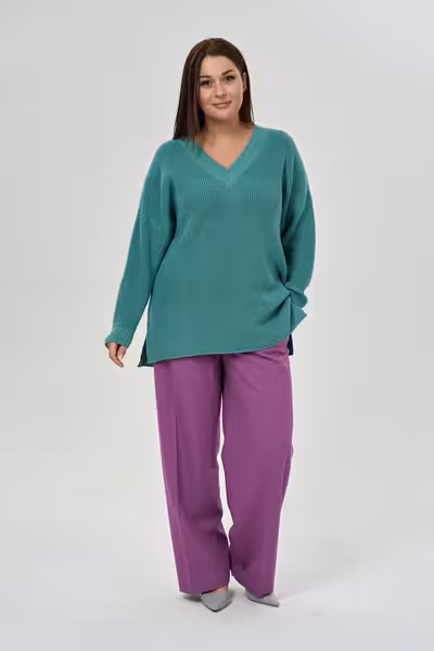 Джемпер вязаный крупной вязки с V-вырезом прямого силуэта