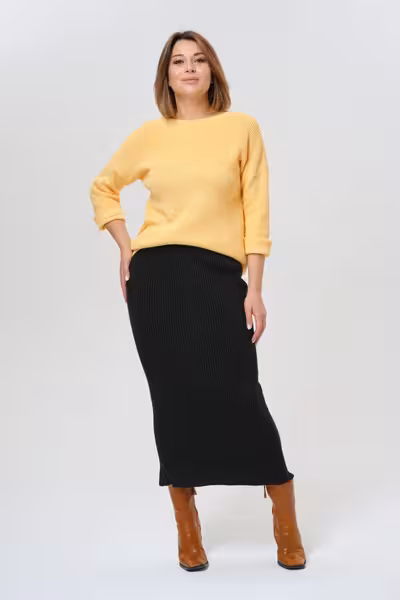 Вязаная юбка миди прямого силуэта с поясом на резинке