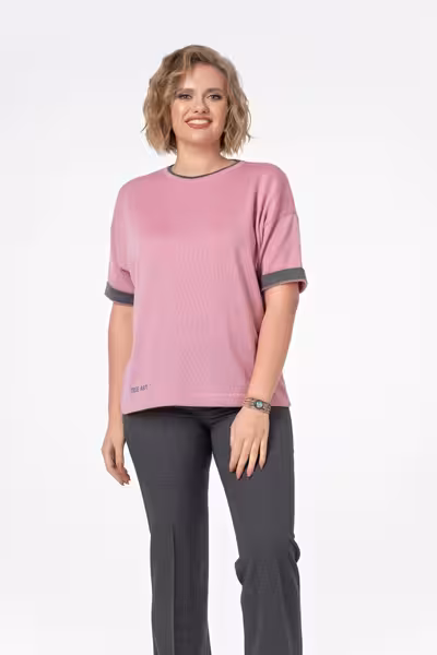 Вязаный джемпер удлиненный розовый с контрастной отделкой