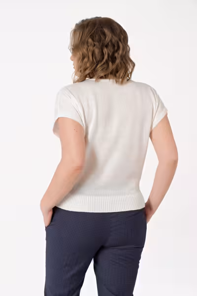 Вязаный джемпер с V-образным вырезом прямого силуэта