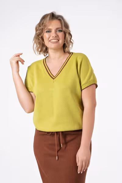 Джемпер вязаный с V-вырезом зеленый короткий рукав