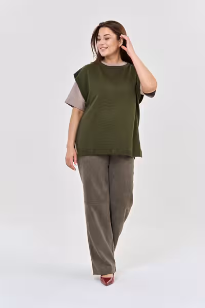 Вязаный жилет удлиненный прямого силуэта с круглым вырезом