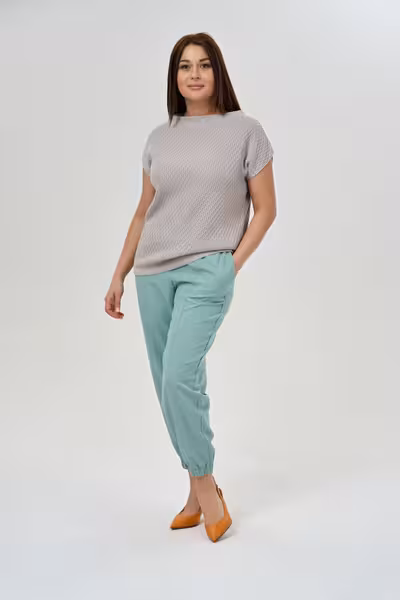 Джемпер вязаный паутинка с воротником полустойка серый