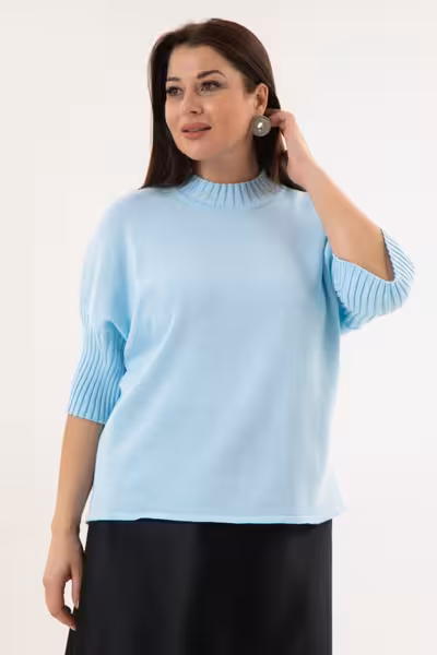 Джемпер голубой прямого силуэта с рукавами три четверти