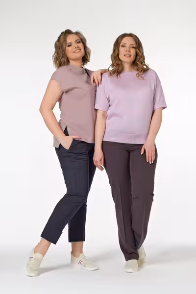 Женские брюки со стрелками прямого силуэта с манжетами