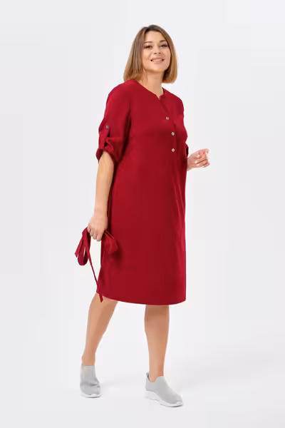 Платье прямого силуэта с поясом бордовое повседневное