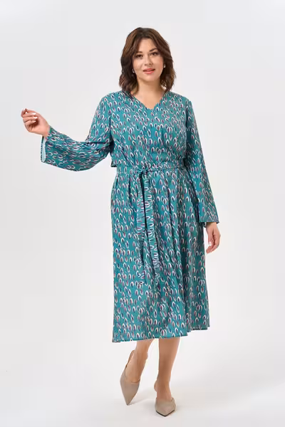 Платье свободного кроя с поясом для офиса и повседневной носки