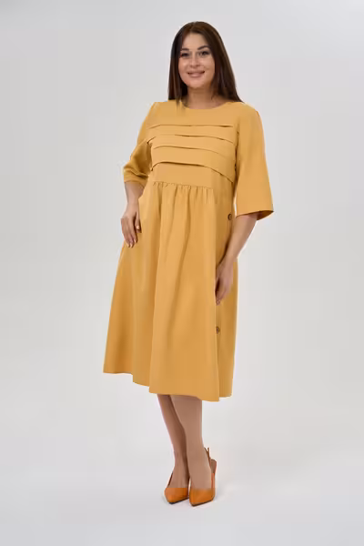 Платье трапеция горчичного цвета с декоративными складками