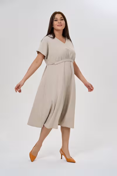 Платье с поясом расклешенное больших размеров бежевое
