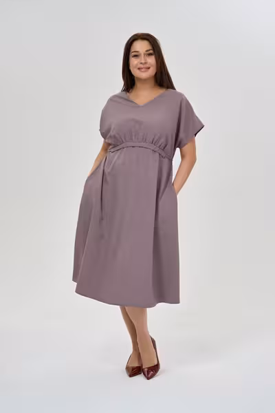 Платье с поясом и короткими рукавами лилового цвета миди