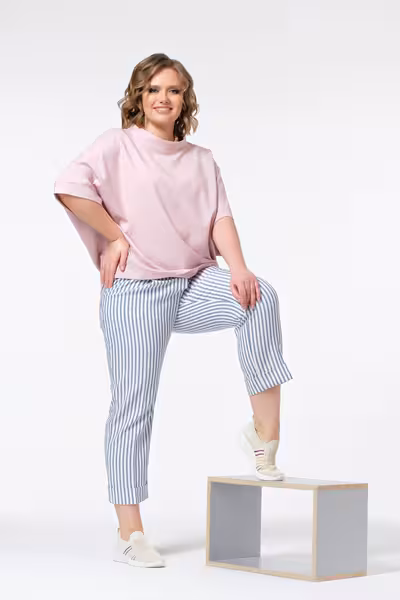 Брюки свободного кроя с поясом на завязках укороченные