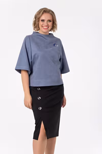 Джемпер прямого силуэта с рукавами 3/4 и воротником стойкой