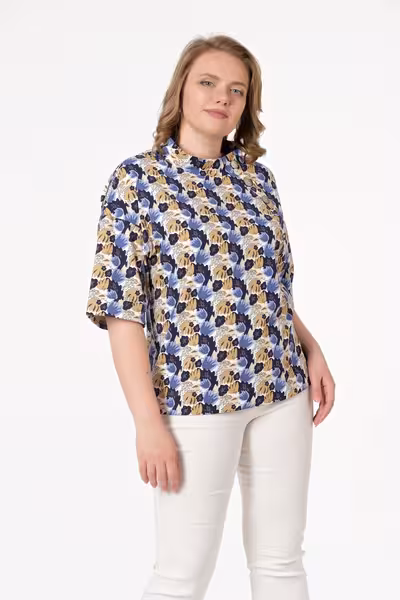 Блузка свободная с принтом и воротником-стойкой