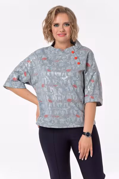 Блузка свободная с воротником-стойкой рукав три четверти