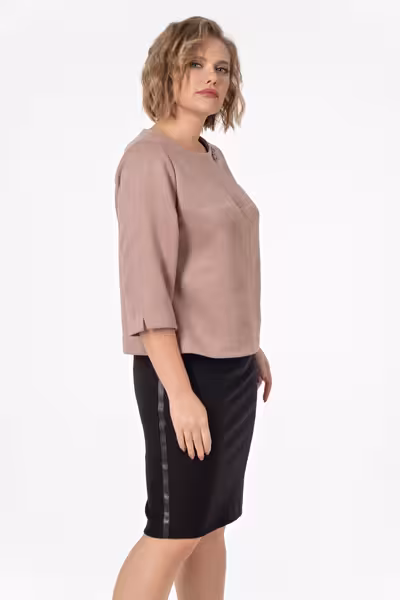 Джемпер женский прямого силуэта с декоративными швами