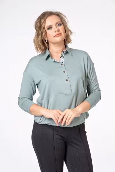 Блузка спортивная оверсайз зеленая с застежкой на пуговицы