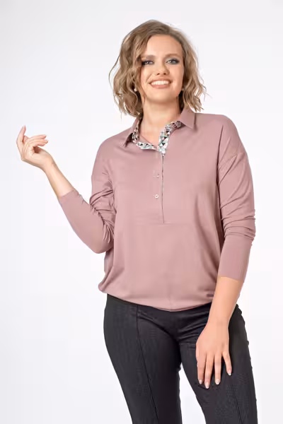 Блузка спортивного стиля объемного силуэта с застежкой на пуговицы