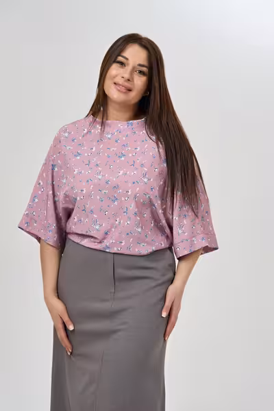 Блузка свободного кроя с воротником стойкой из вискозы