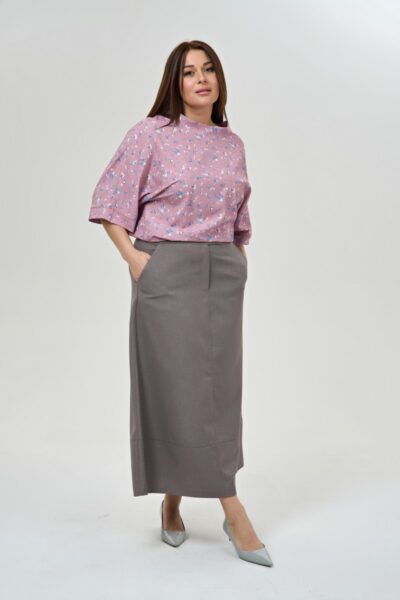 Блузка свободного кроя с воротником стойкой из вискозы