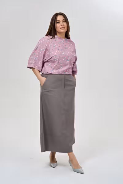 Блузка свободного кроя с воротником стойкой из вискозы