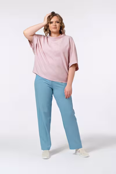 Блузка свободного кроя с рукавами 3/4 и воротником стойкой