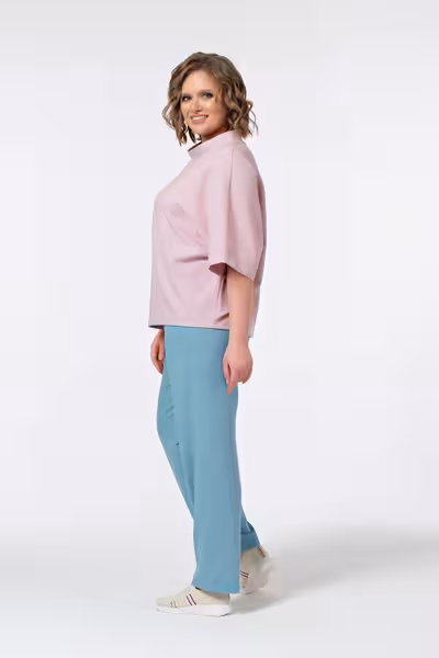 Блузка свободного кроя с рукавами 3/4 и воротником стойкой