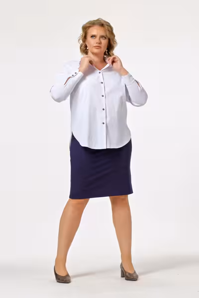 Блузка свободная белая с длинным рукавом и асимметричным низом