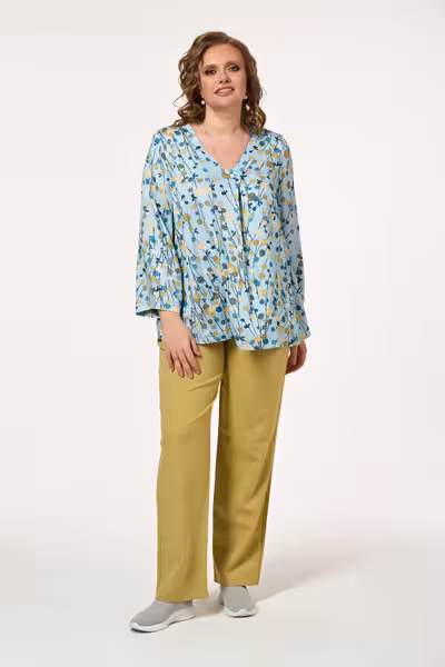 Блузка с V-образным вырезом и свободным силуэтом