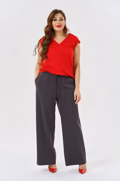 Блузка прямого силуэта с V-вырезом красная базовая