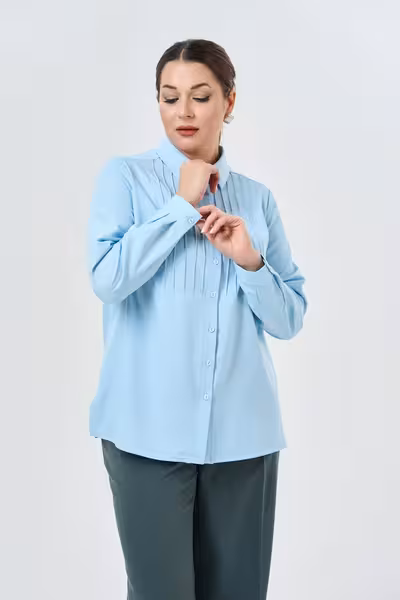 Блузка классическая голубая со складками длинный рукав