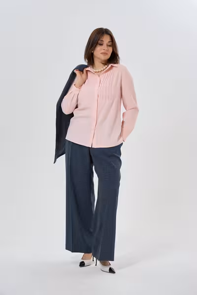 Классическая блузка розовая со складками и воротником