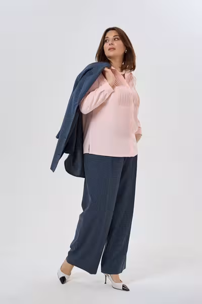 Классическая блузка розовая со складками и воротником