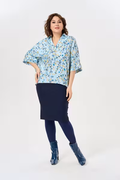 Блузка свободного кроя с рукавами три четверти