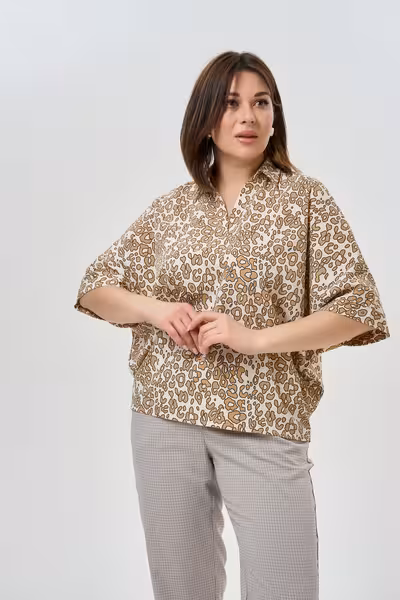 Блузка свободного силуэта с рукавами три четверти леопардовый принт