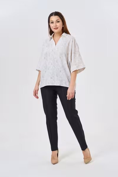 Блузка свободного кроя с рукавами три четверти