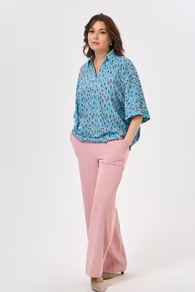 Блузка свободного силуэта с рукавами три четверти