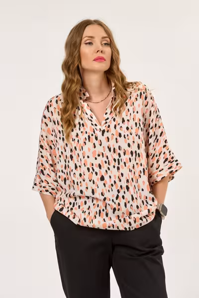 Блузка свободного силуэта с рукавом три четверти принт