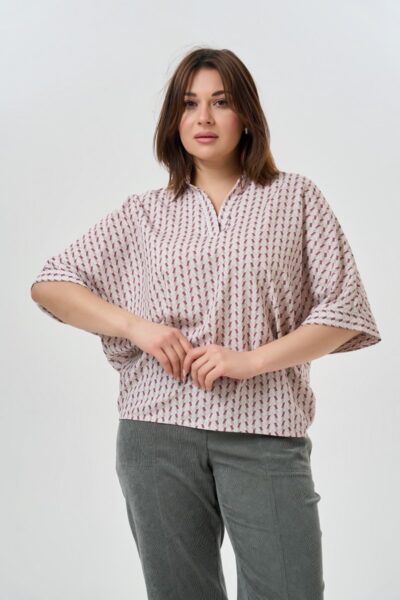 Блузка свободного кроя с рукавами три четверти casual