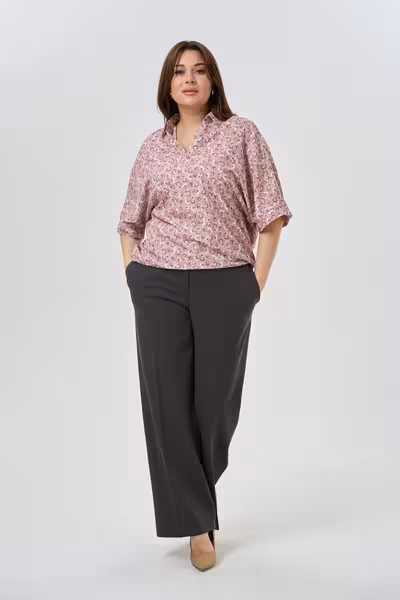 Блузка свободного силуэта с рукавами три четверти