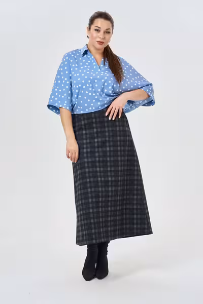 Блузка свободного кроя в горошек с рукавами три четверти