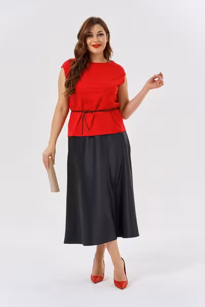 Блузка прямого силуэта с рукавами кимоно и вырезом лодочка