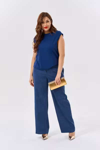 Блузка прямого силуэта с рукавами кимоно и вырезом лодочка