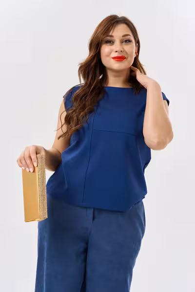 Блузка прямого силуэта с рукавами кимоно и вырезом лодочка